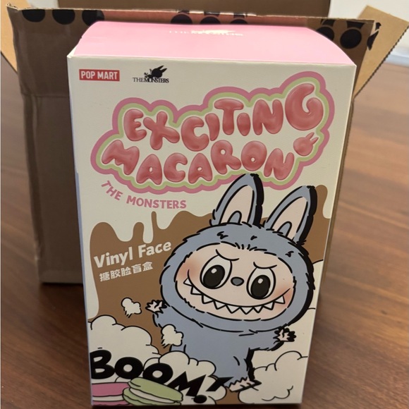 Exciting Macaron Labubu - Sesame Bean - Picture 1 of 4